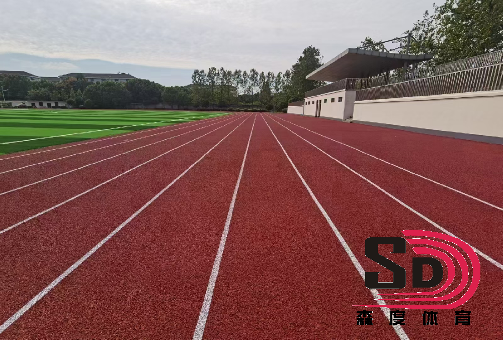 在天氣條件惡劣的情況下如何維護塑膠跑道？